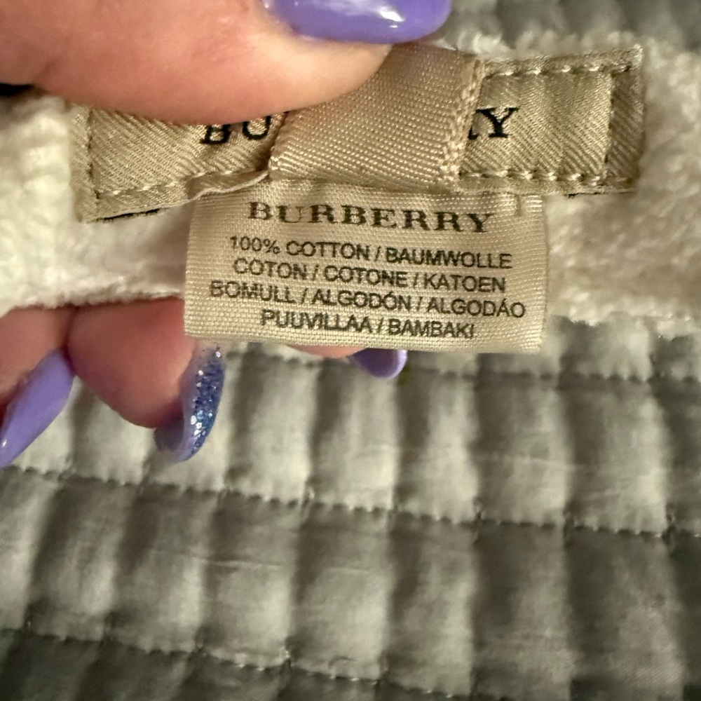 Burberry Quilted Fabric With Label View 4